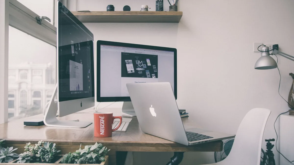 Bureau télétravail petit espace : aménager sans pousser les murs